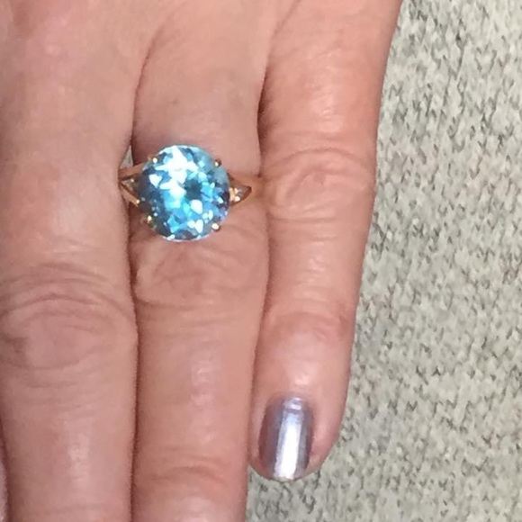 Blue Topaz 4 carat Ring. 14 k gold. Size 7.